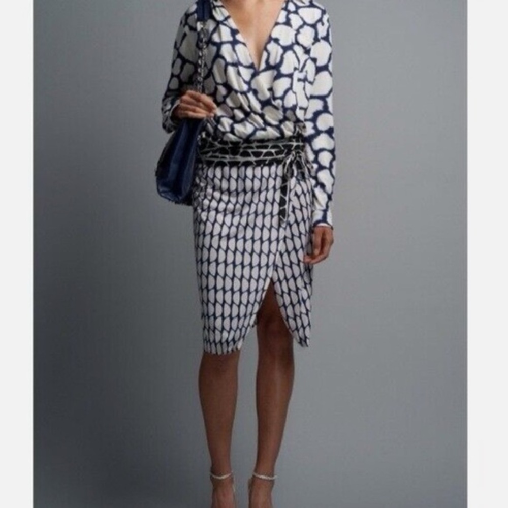 Diane Von Furstenberg 100% Silk Wrap Dress Size 8